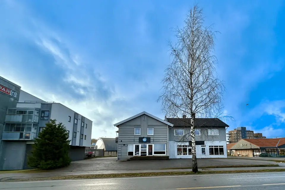 Central mixed-use property and development site in Råholt centre